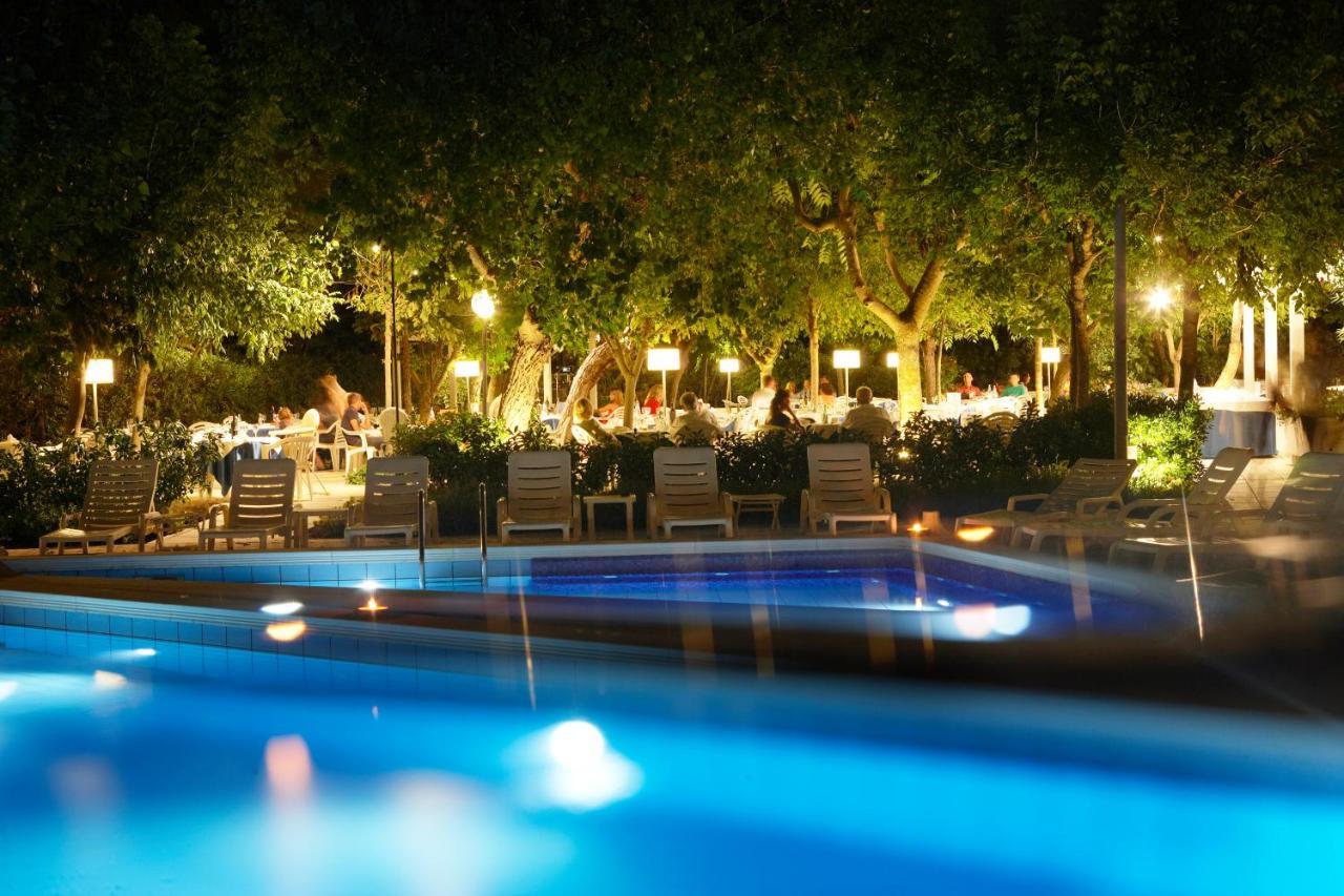 Alexandra Plaza Hotel Riccione Exterior foto