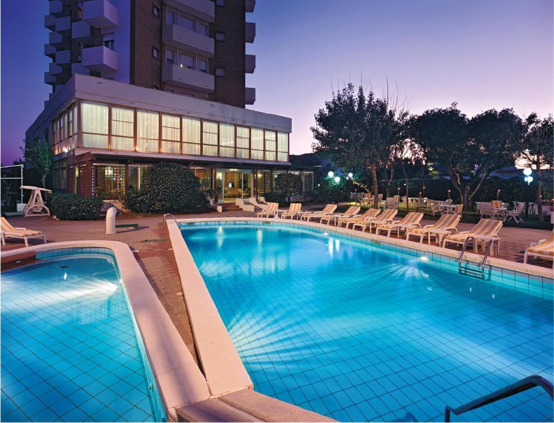 Alexandra Plaza Hotel Riccione Exterior foto
