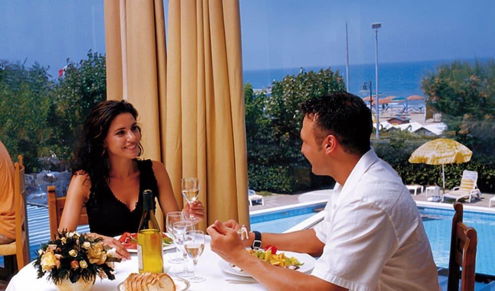 Alexandra Plaza Hotel Riccione Exterior foto