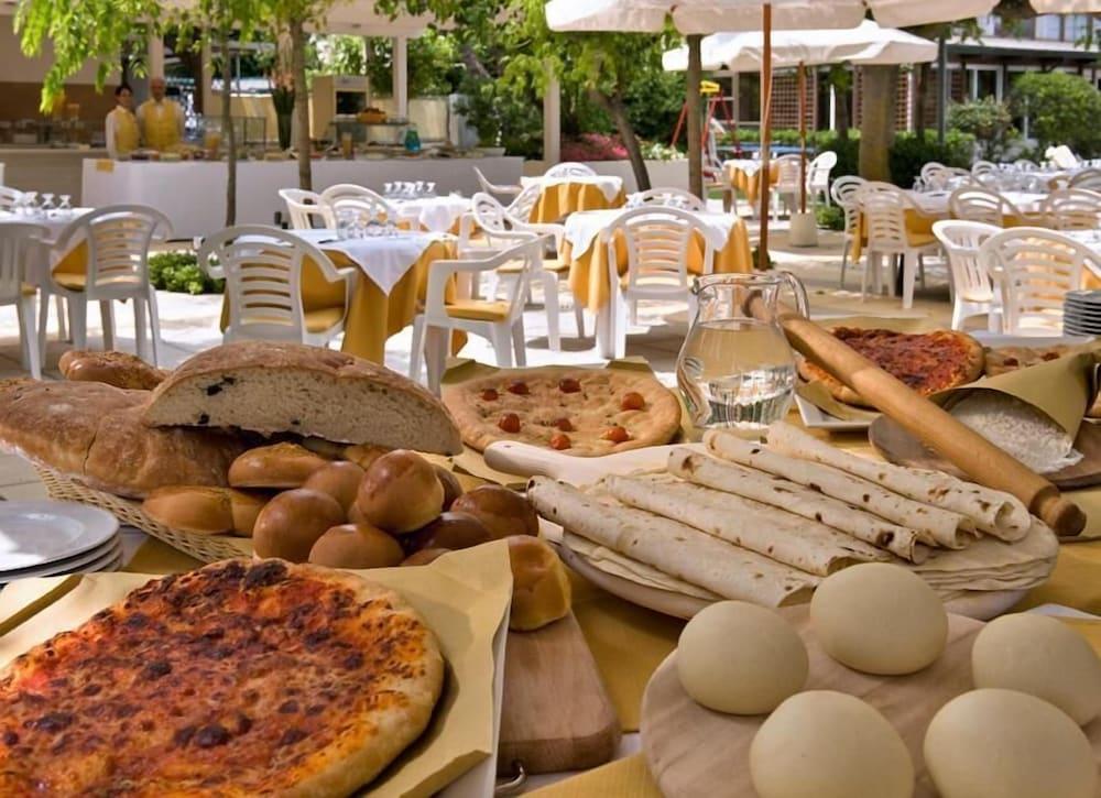 Alexandra Plaza Hotel Riccione Exterior foto