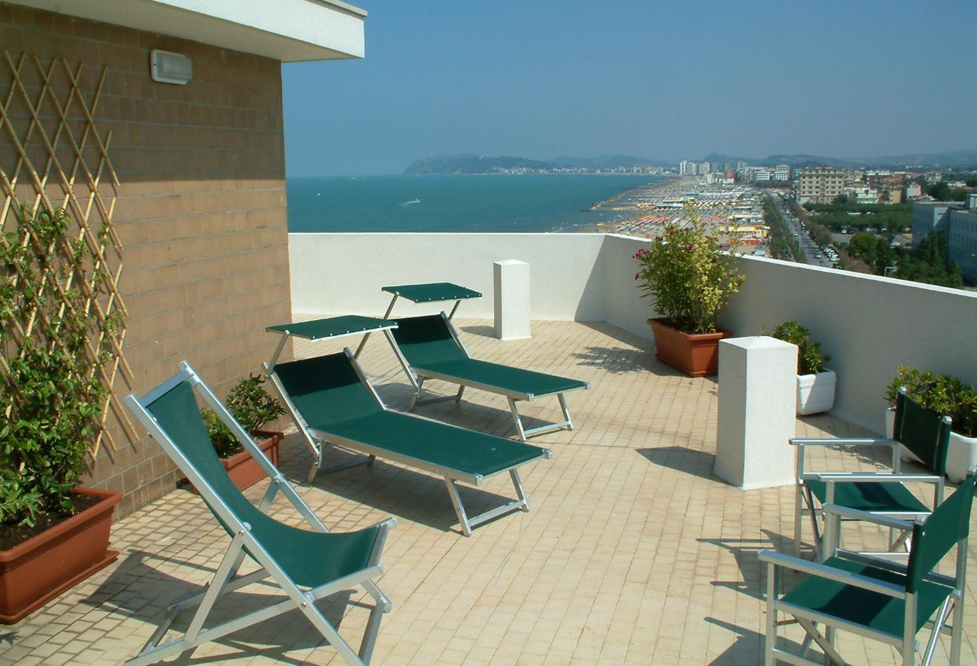 Alexandra Plaza Hotel Riccione Exterior foto