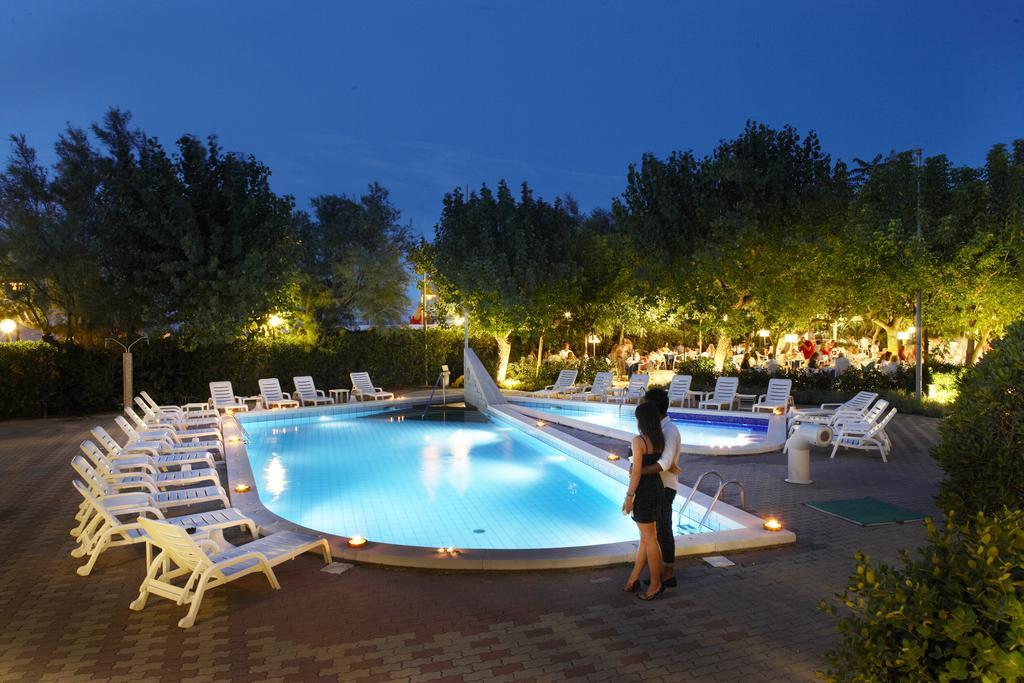 Alexandra Plaza Hotel Riccione Exterior foto