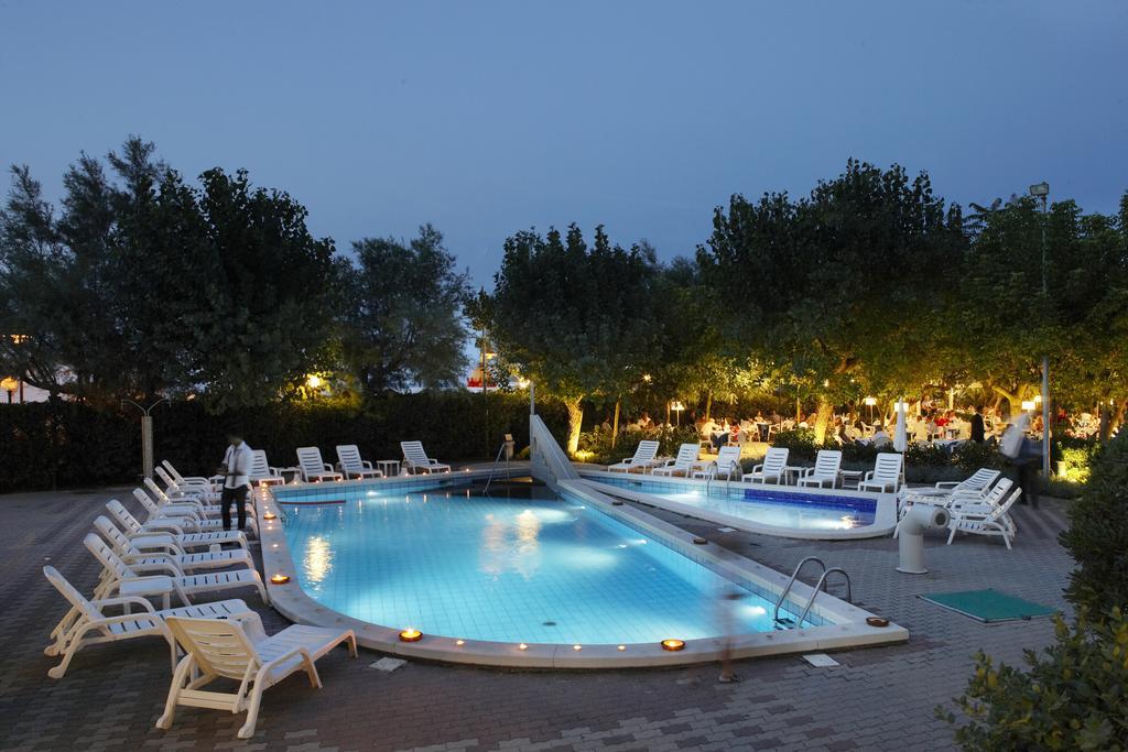 Alexandra Plaza Hotel Riccione Exterior foto